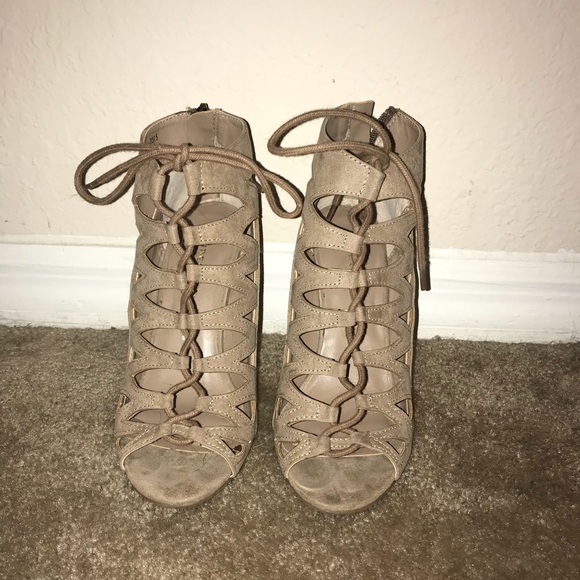 Taupe heels - Picture 6 of 8